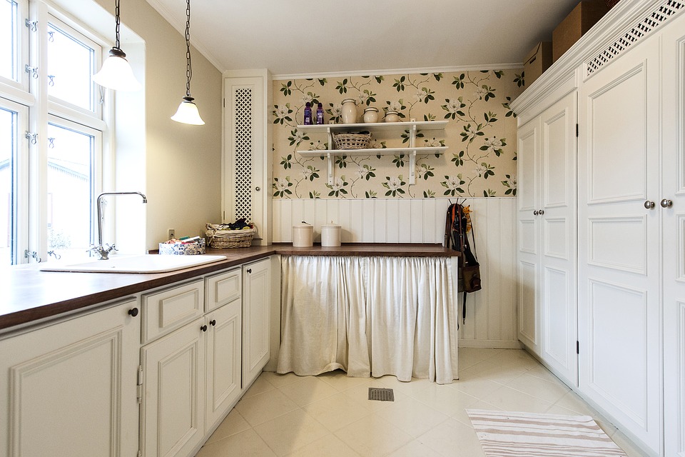 white kitchen cabinets